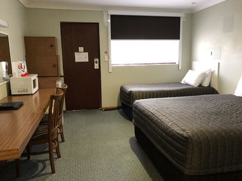 Roydons Motor Inn - Perths Hotel 2