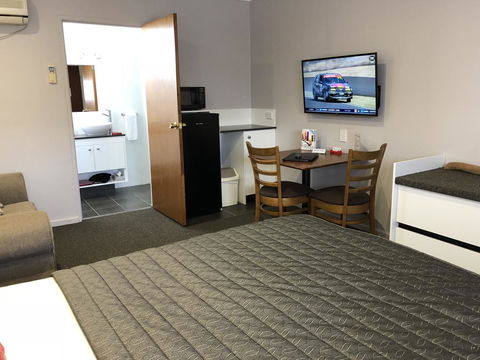 Roydons Motor Inn - Perths Hotel 1