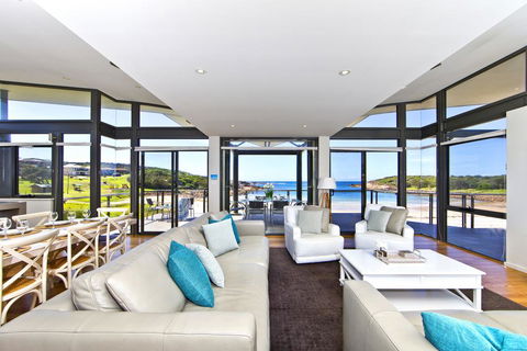 Sails On The Beachfront - Exclusive Seaside Home - Perths Hotel 3