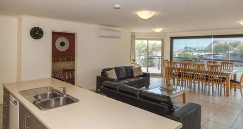 SALT - 37 Oceanview Drive - Perths Hotel 3