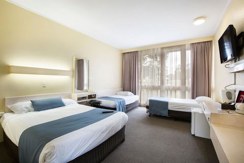 Sandown Park Hotel Noble Park - Perths Hotel 1