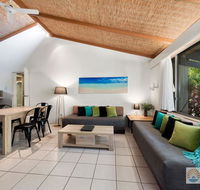 Sapphire Owl - Perths Hotel