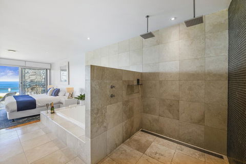 Sapphire Sands Beach House - Perths Hotel 3