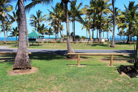 Sarina Beach Motel - Perths Hotel 1