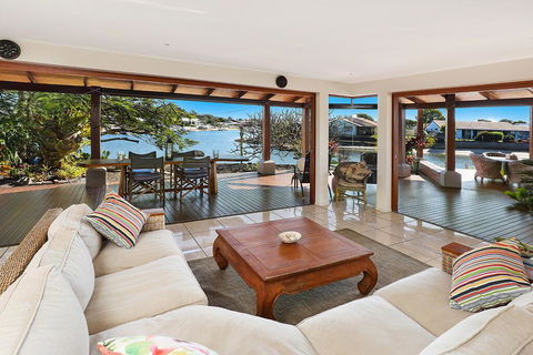 SCHMAN55-WATERFRONT, RESORT-STYLE ENTERTAINER - Perths Hotel 0