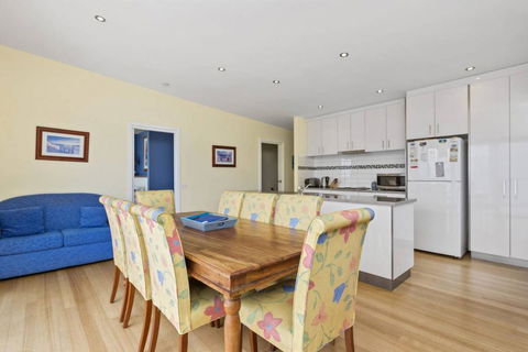 SEA SPECTACULAR - Seconds From The Beach! - Perths Hotel 3