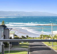 SEA SPECTACULAR - seconds from the beach - Perths Hotel