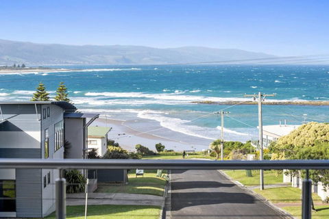 SEA SPECTACULAR - Seconds From The Beach! - Perths Hotel 0