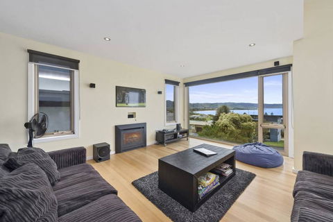 SEA SPECTACULAR - Seconds From The Beach! - Perths Hotel 2