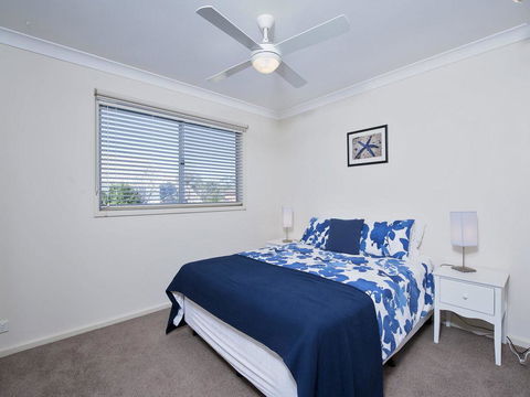 Sea Whispers @ Fingal Bay - Perths Hotel 3