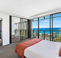 SeaBreeze Holidayz on Cavill Ocean View - Perths Hotel