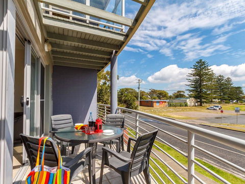 Seachange Apartment 3 - Perths Hotel 2