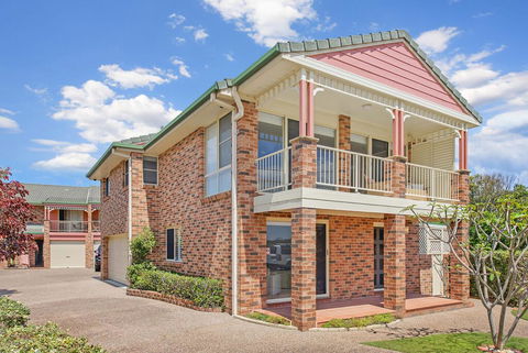 SEASCAPE - An Enticing Lakeside Escape - Perths Hotel 3