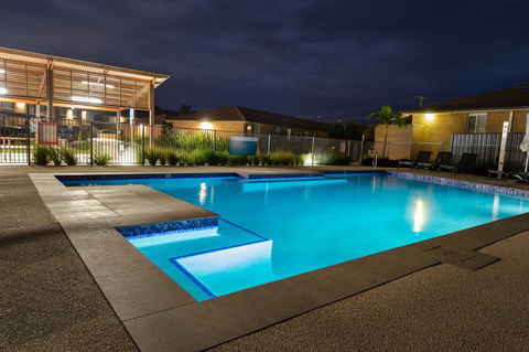 Seaside Holiday Resort - Perths Hotel 0