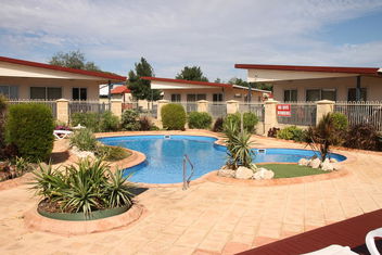 Seaspray Beach Holiday Park with Perths Hotel