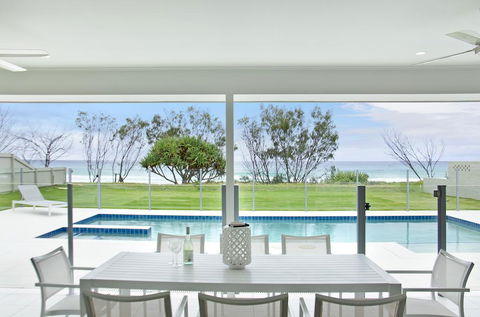 Sentosa On Tugun - Beachfront 5 Bedroom - Perths Hotel 1