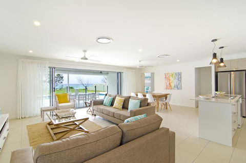 Sentosa On Tugun - Beachfront 5 Bedroom - Perths Hotel 3