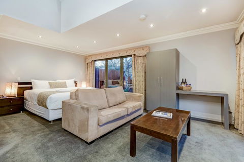 Seymours On Lydiard - Perths Hotel 0