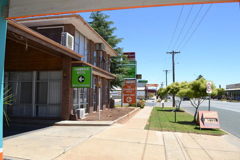 Shamrock Hotel Motel Balranald - Perths Hotel 0