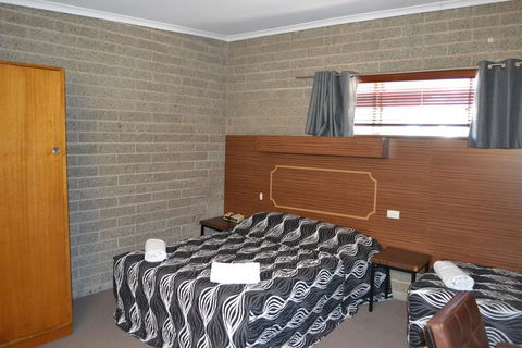 Shamrock Hotel Motel Balranald - Perths Hotel 2