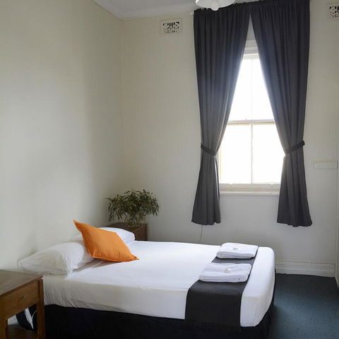 Shamrock Hotel Motel Temora - Perths Hotel 2