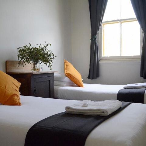 Shamrock Hotel Motel Temora - Perths Hotel 1