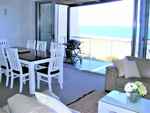 Shearwaters Apartment, Ocean Views - Perths Hotel 2