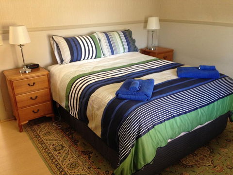 Showgrounds Cottage Naracoorte - Perths Hotel 1