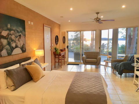 SilverWaters Waterfront Accommodation - Perths Hotel 1