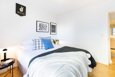 Sleek Modern Apartment Close To Everything - Perths Hotel 1