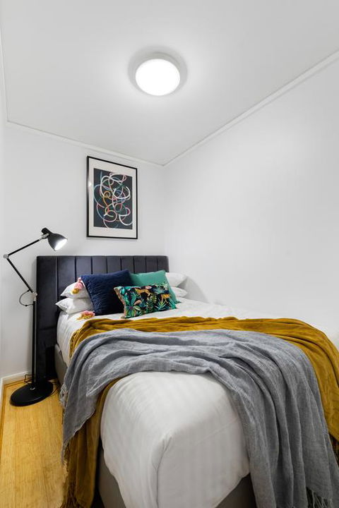 Sleek Modern Apartment Close To Everything - Perths Hotel 3