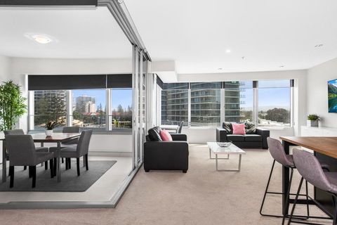 Sleek Q1 Suite In The Heart Of Surfers Paradise - Perths Hotel 0
