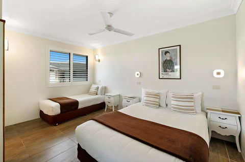 Smugglers On The Beach - Perths Hotel 2