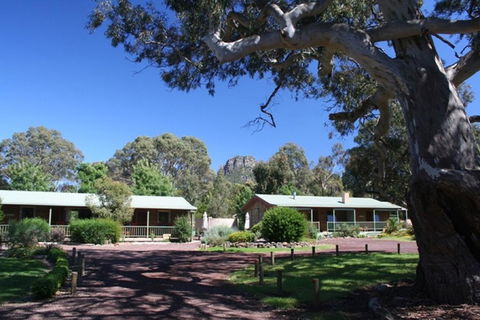 Southern Grampians Cottages - Perths Hotel 0