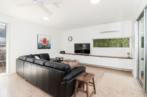 Southern Grampians Cottages - Perths Hotel 3