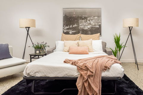 Spacious 2 Bed House, 2 AC And Free Street Parking - Perths Hotel 2