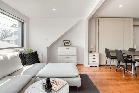 Spacious 2 Bed House, 2 AC And Free Street Parking - Perths Hotel 1