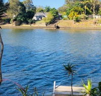 Spacious 2 Bedroom Beach Side Apartment - Close to shopping Centre with Coles Health Food Shop Sushi Pizza Cafes Hairdresse - Perths Hotel