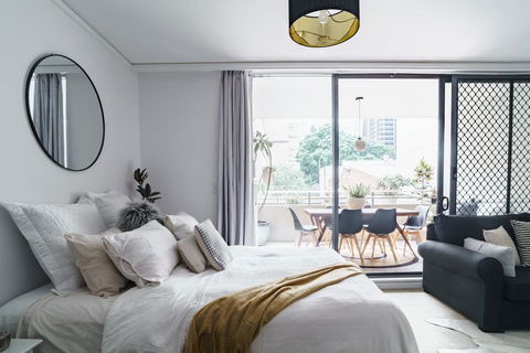 Spacious Apt V Stylish Furniture Pool GYM - Perths Hotel 1