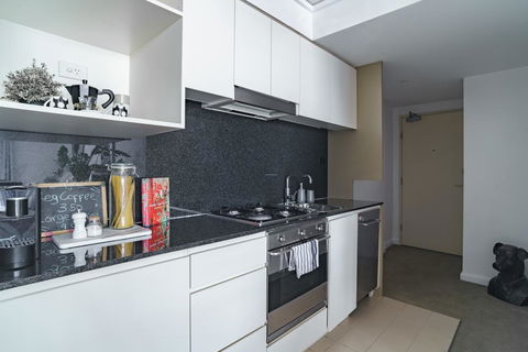 Spacious Apt V Stylish Furniture Pool GYM - Perths Hotel 3