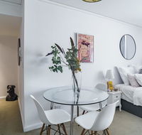 Spacious Apt V Stylish Furniture Pool GYM - Perths Hotel