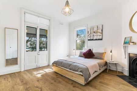Spacious Harbour View 4bd Home In Sydney CBD - Perths Hotel 3