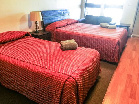 Spinifex Hotel - Perths Hotel 0