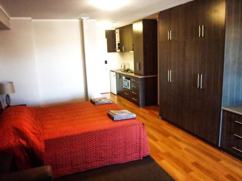 Spinifex Hotel - Perths Hotel 1