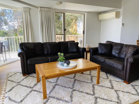 Steps From Mudjimba Beach 3 BR Apt Sunshine Coast With WIFI,Pool,Parking - Perths Hotel 1