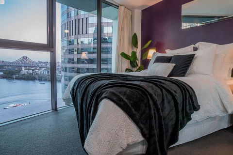 Story Bridge/River Views,  Pool, Gym, Netflix, Carpark - Perths Hotel 3