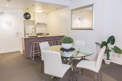 Story Bridge/River Views,  Pool, Gym, Netflix, Carpark - Perths Hotel 1