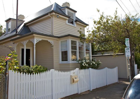 Strahan House - Perths Hotel 1