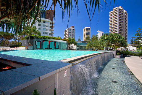 Stunning 4 Bedroom Sub Penthouse - Level 60 Q1 - Perths Hotel 3