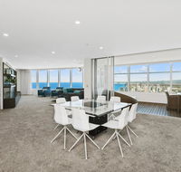 Stunning 4 bedroom Sub Penthouse - level 60 Q1 - Perths Hotel